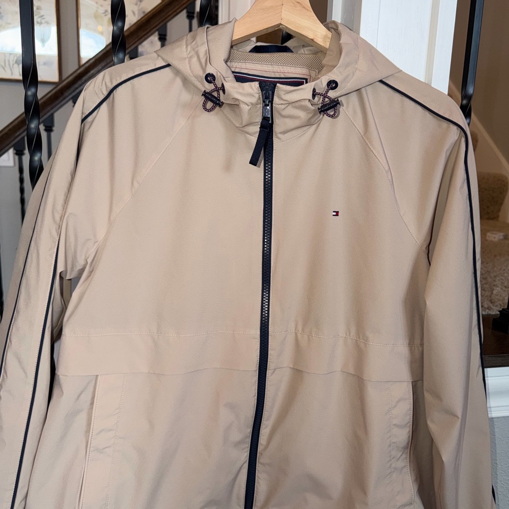 Tommy Hilfiger Women's Windbreaker Jacket, Lightweight Spring Jacket